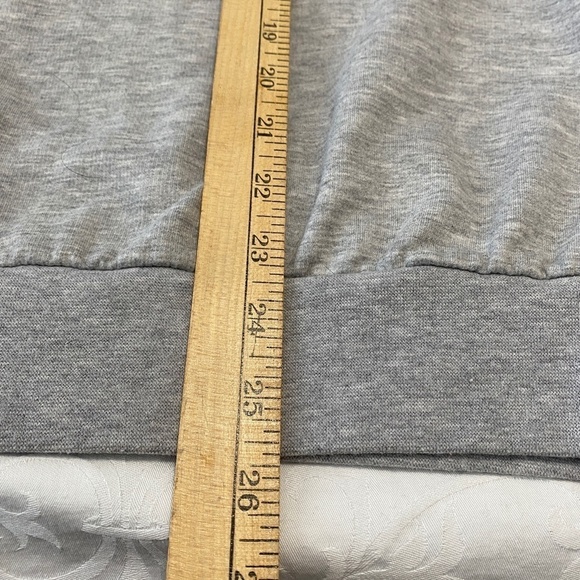 Friends TV Show Classic Gray Women's Long Sleeve Sweatshirt Size Large Sitcom - Picture 7 of 10